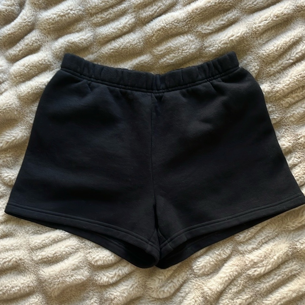Tna - Aritzia black cozy fleece 'perfect' loungewear shorts (SMALL)